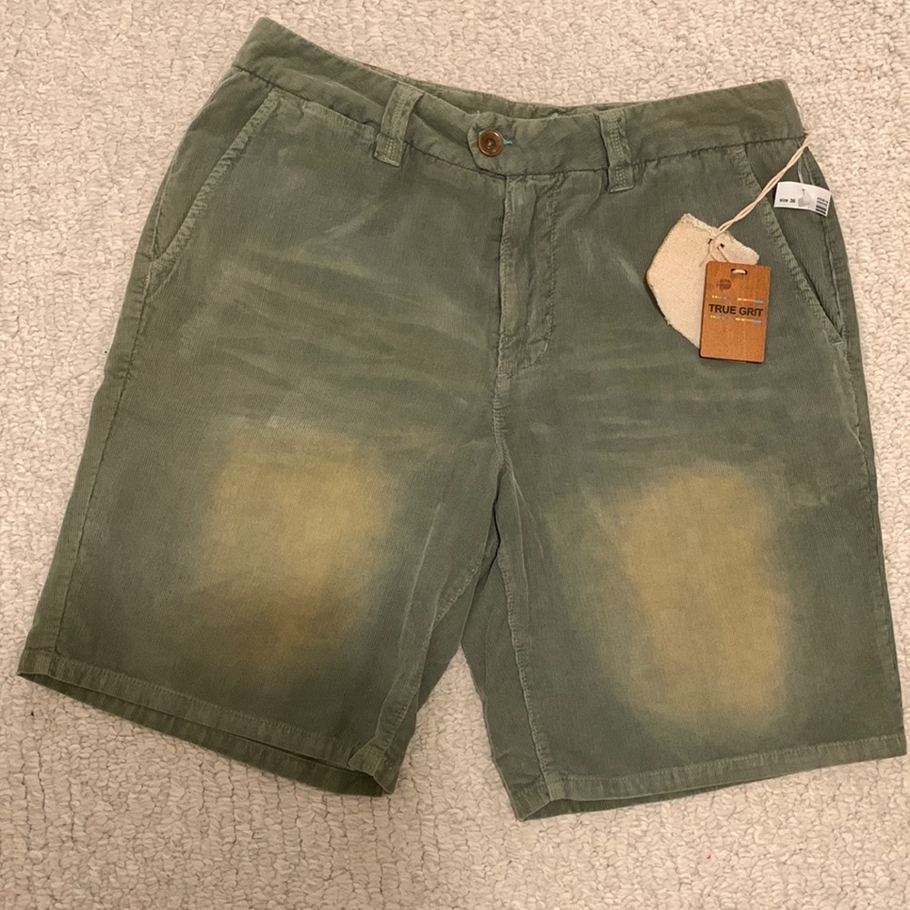 True Grit brand new with tag vintage cord short green color size 36